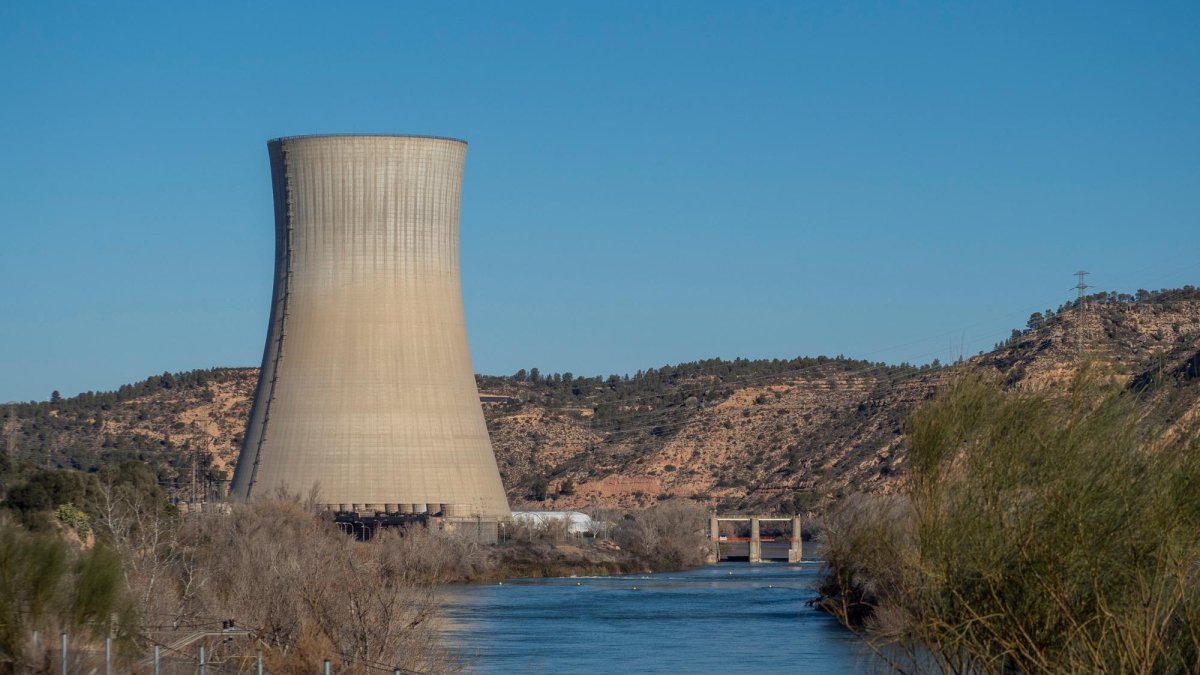 La central nuclear d’Ascó, a tocar del riu Ebre.
