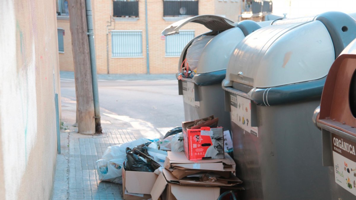 Se acumuló la basura en las calles del municipio, sobre todo en el destacado día de Reyes.