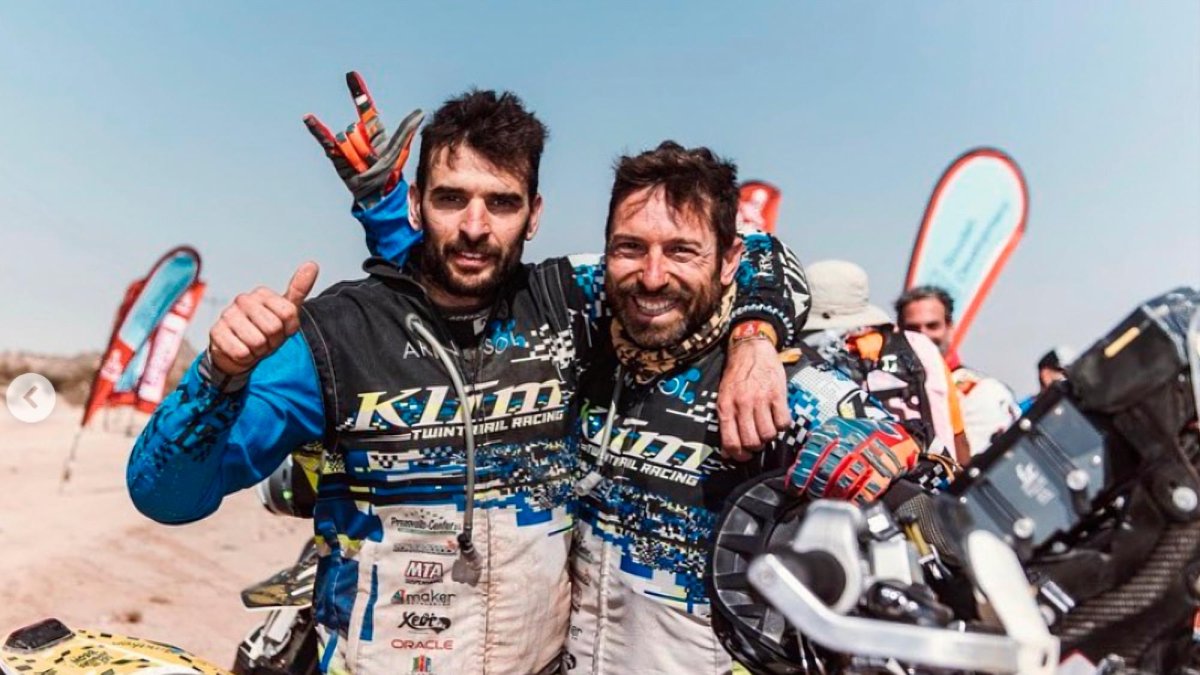 Albert Martín junto a Carles Falcón durante el Dakar de 2022.