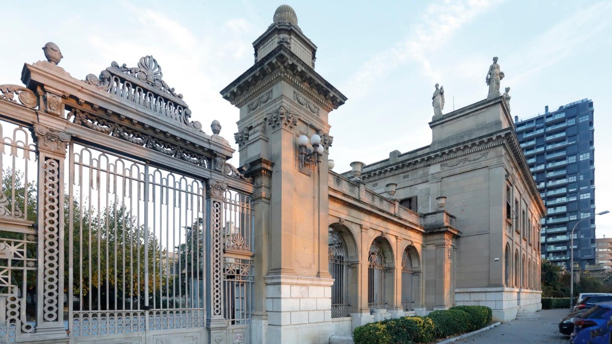 El Ayuntamiento quiere que la futura gran biblioteca provincial se ubique en las instalaciones de la Tabacalera.