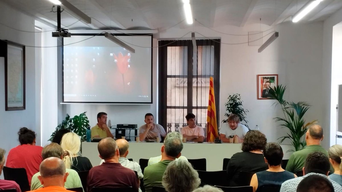 Els assistents a la darrera reunió del Fòrum Agrari del Priorat, a finals de juliol.