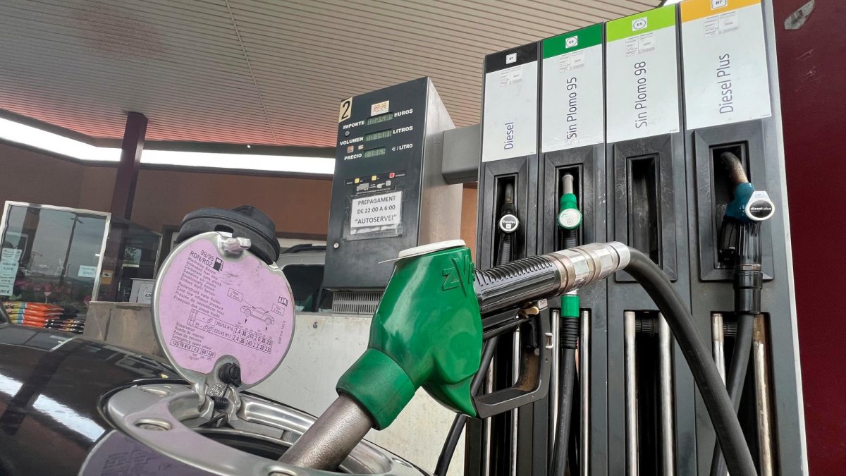 Los precios de los carburantes en España se mantuvieron a la baja en la última semana.