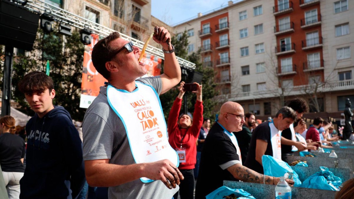 El guanyador del Concurs de Menjar Calçots, Adrià Wegrzyn.