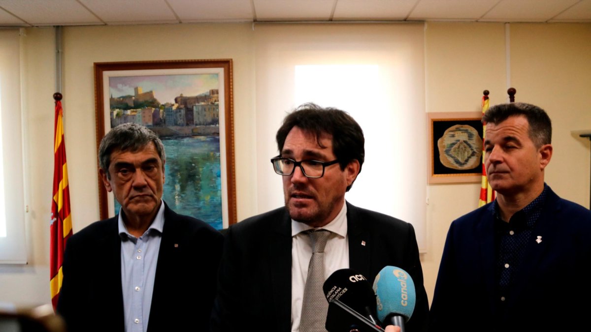 El delegat del Govern a l’Ebre, Joan Castor Gonell, el secretari d’Empresa i Competitivitat, Jaume Baró, i el president del Baix Ebre, Antoni Gilabert.