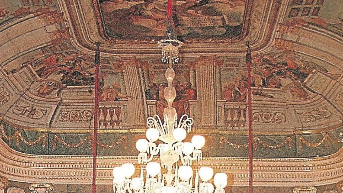 La primera trobada, al saló noble del Palau Bofarull.