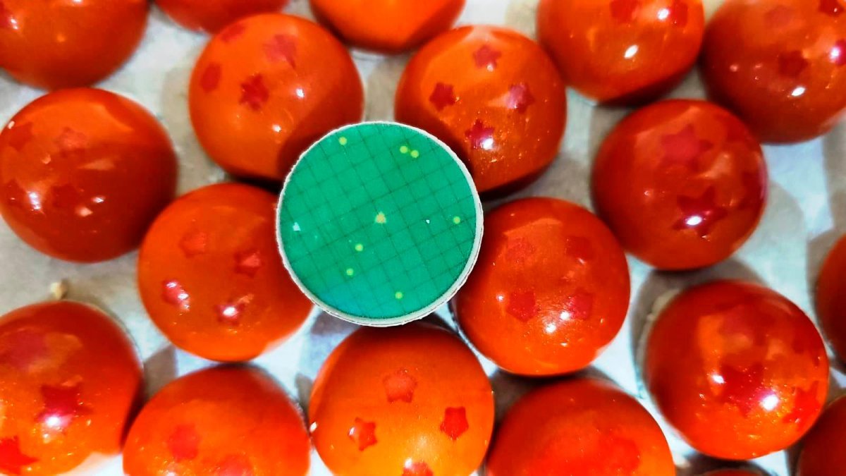 Imagen de los bombones tematizados con 'Bola de Drac' que se confeccionan en Xocosave.