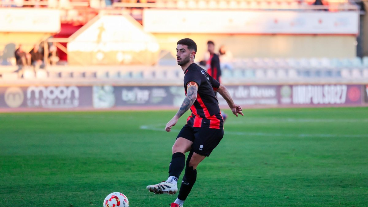 El capitán del Reus, Xavi Jaime, en el Estadi Municipal.