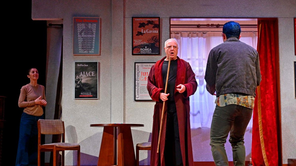 Un momento de la obra ‘Mort d’un comediant’, ayer en el Teatre Fortuny, protagonizada por los actores Jordi Bosch, Mercè Pons y Francesc Marginet Sensada.