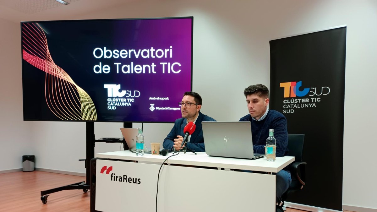 Sergi Novo, clúster mánager del TICSud, y Pablo Mazón, presidente del TIC Sud, ayer durante la presentación de los datos.