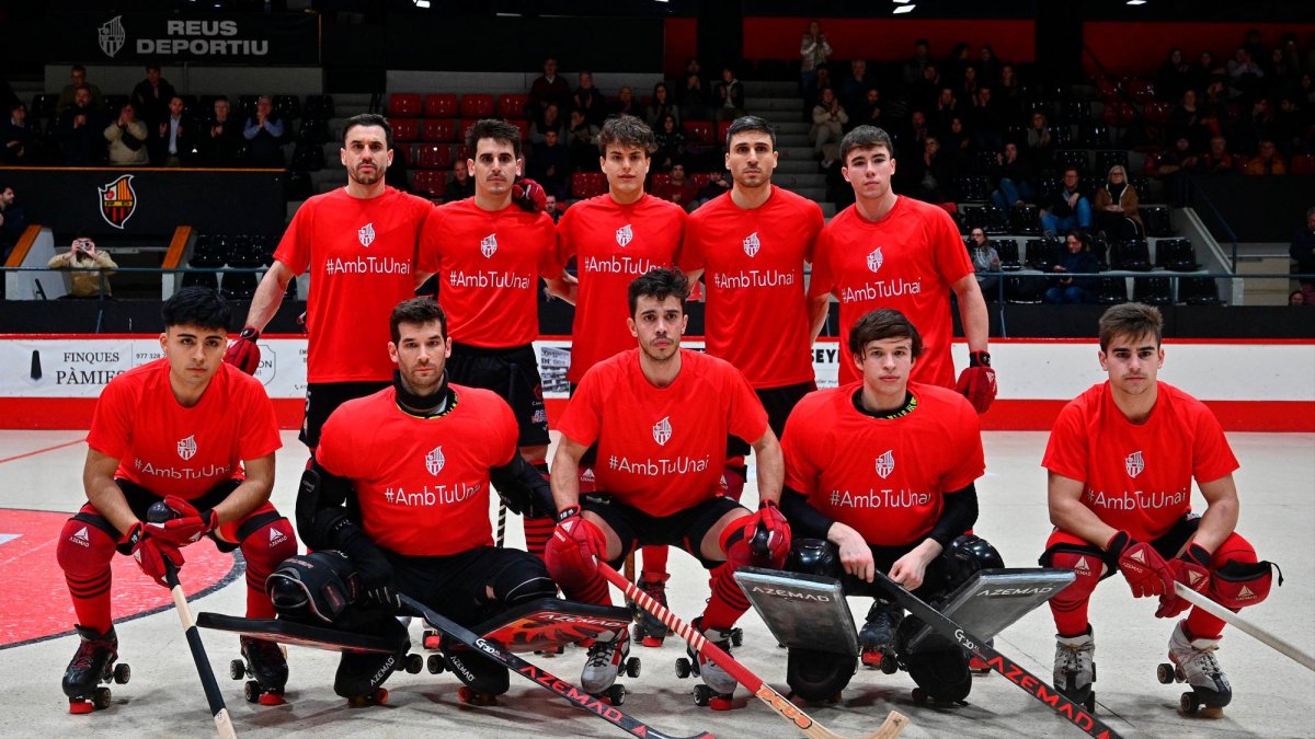 Los jugadores del Reus han lucido una camiseta con dedicatoria a Unai Nogueira.