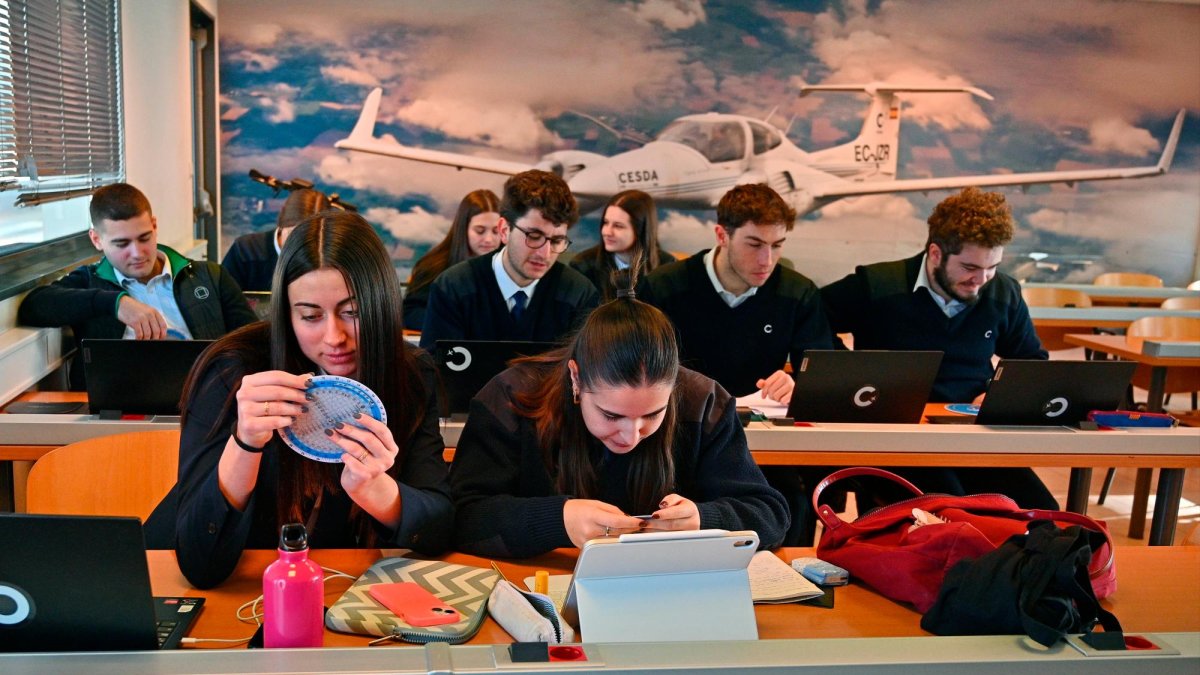 A segon del grau de Pilot d’Aviació Comercial de CESDA, les noies són el 30%.