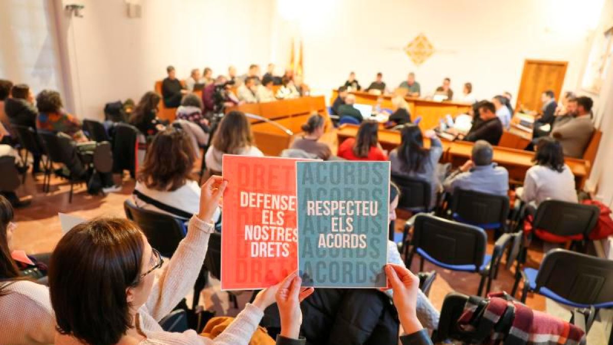 El ple extraordinari del febrer, en què va aprovar-se l’entesa amb la plantilla, la qual demanà cobrir baixes de llarga durada.