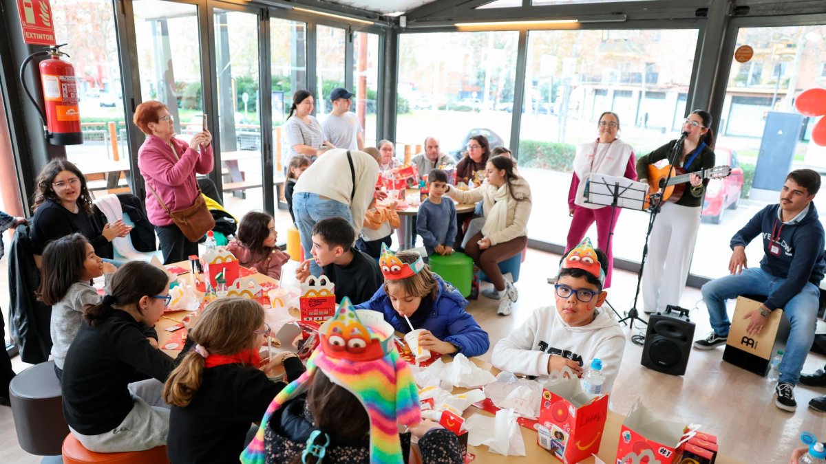 Nos Ayudamos lliura prop de 50 regals per Reis