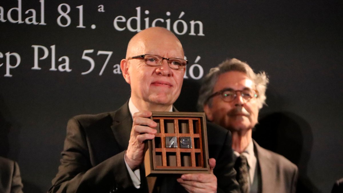 Jorge Fernández Díaz, ganador del Premio Nadal 2025.