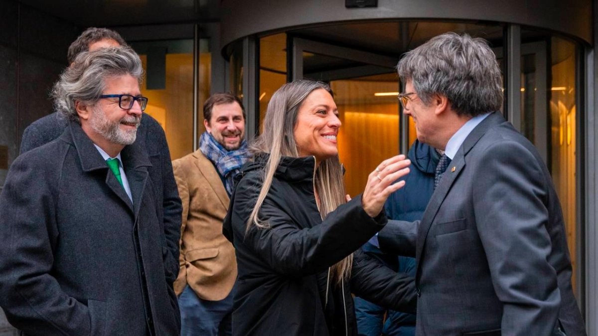 El presidente de JxCat, Carles Puigdemont, junto a la portavoz de Junts en el Congreso, Miriam Nogueras, en una imagen reciente.