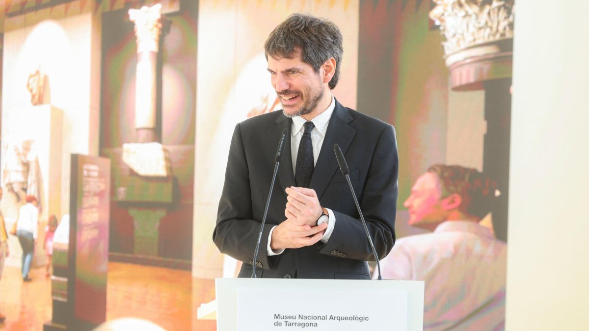 El ministro de Cultura, Ernest Urtasun, en la presentación del nuevo MNAT.