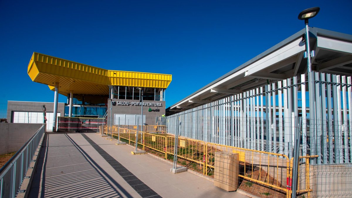 Las obras de la futura estación de PortAventura, en la recta final.