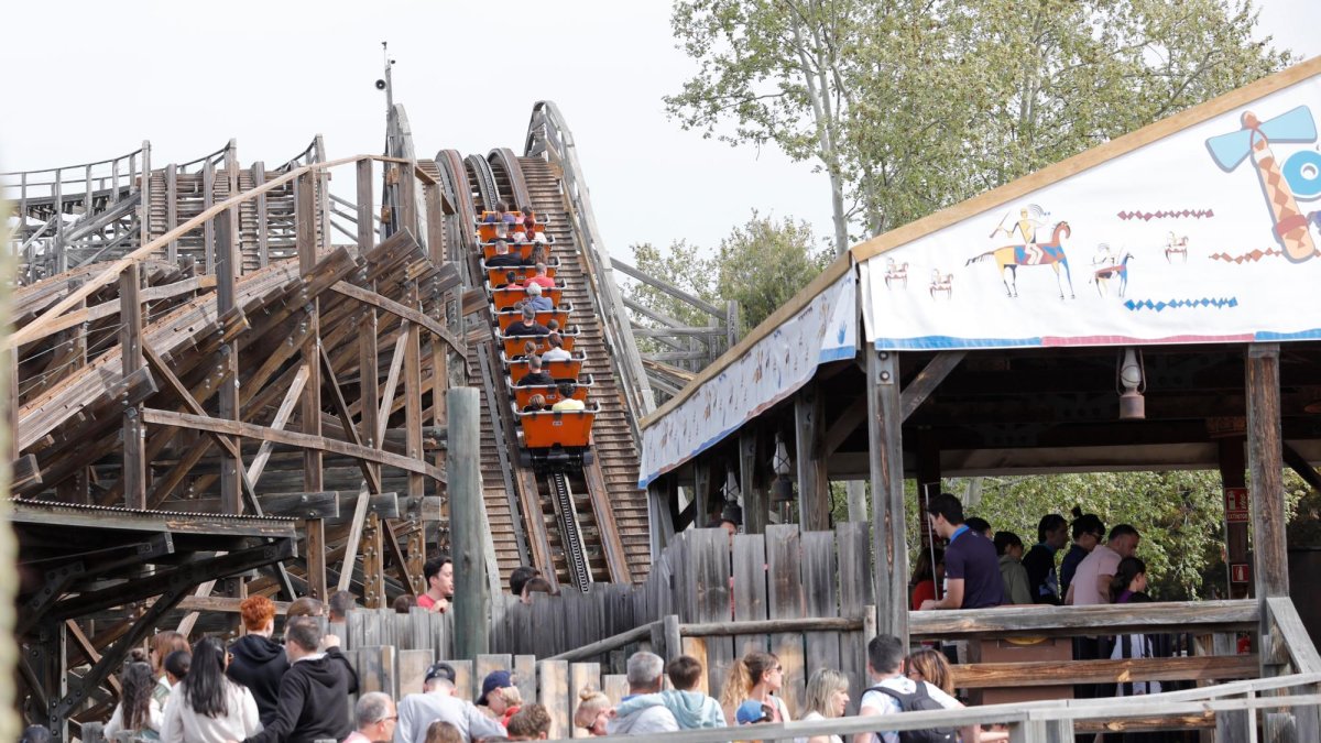 La atracción de PortAventura reabrió 54 días después del accidente con 14 pasajeros.