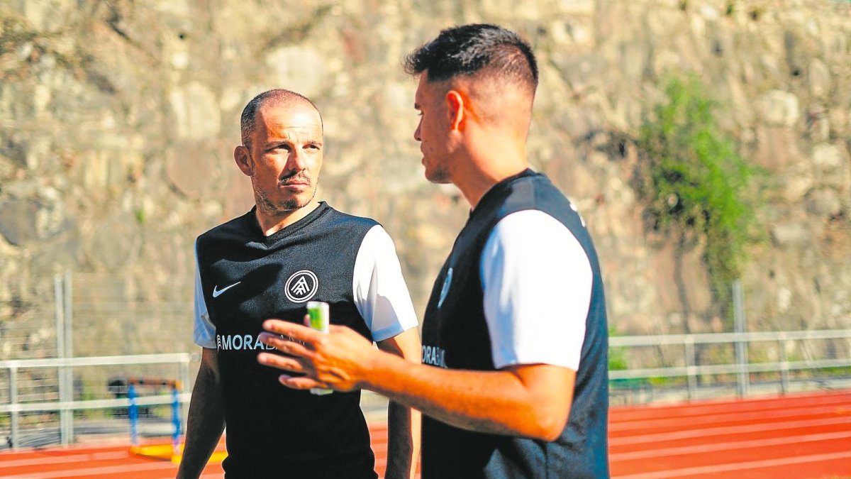 Beto Company (izquierda) es el técnico de Amposta que toma las riendas del Andorra de manera interina.