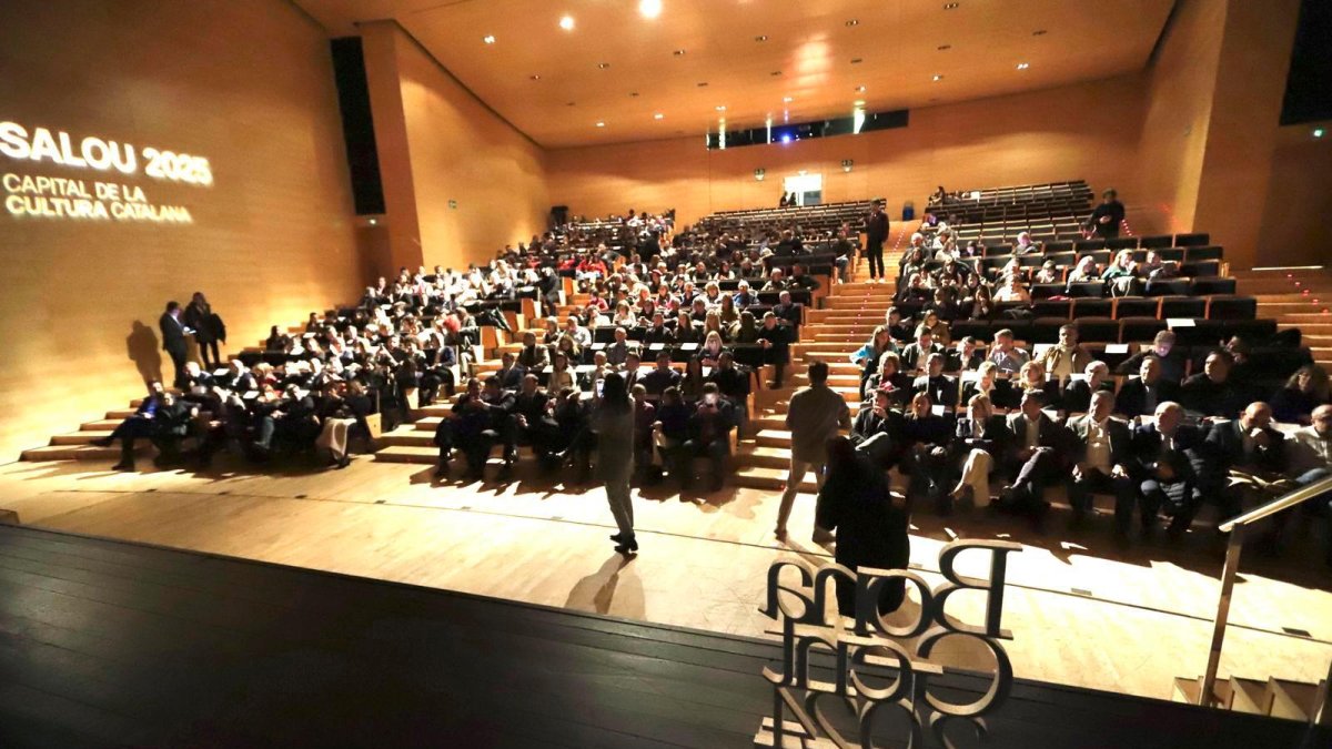 El Teatre Auditori de Salou (TAS), lleno durante la gala de la Bona Gent.