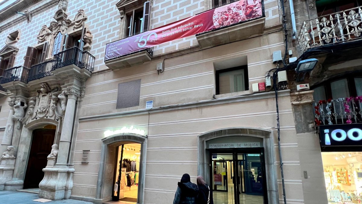La seu de l’Escola i Conservatori de Música de la Diputació de Tarragona a Reus, al carrer Llovera.