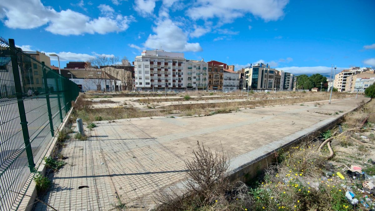 Els terrenys on s’ha de construir l’aparcament en superfície.