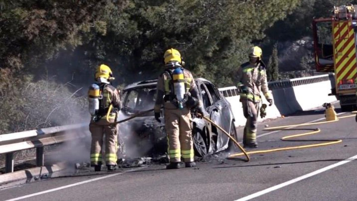 El coche ha quedado destrozado.