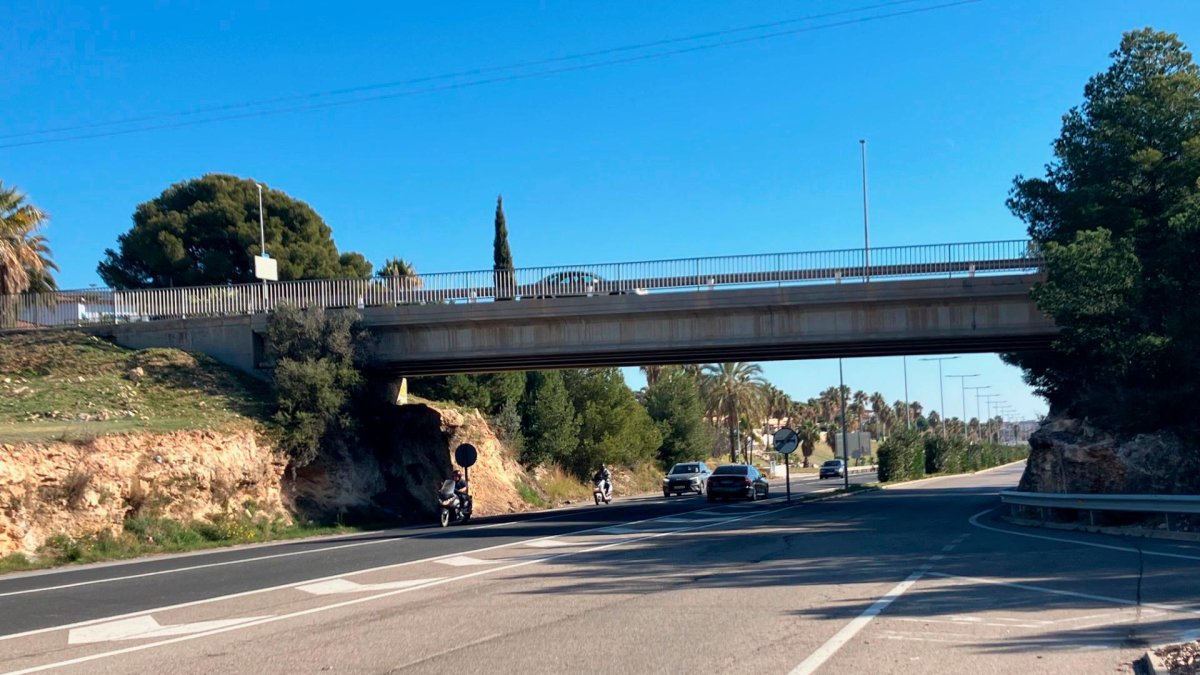 El puente de Mas Mel sobre la C-31.