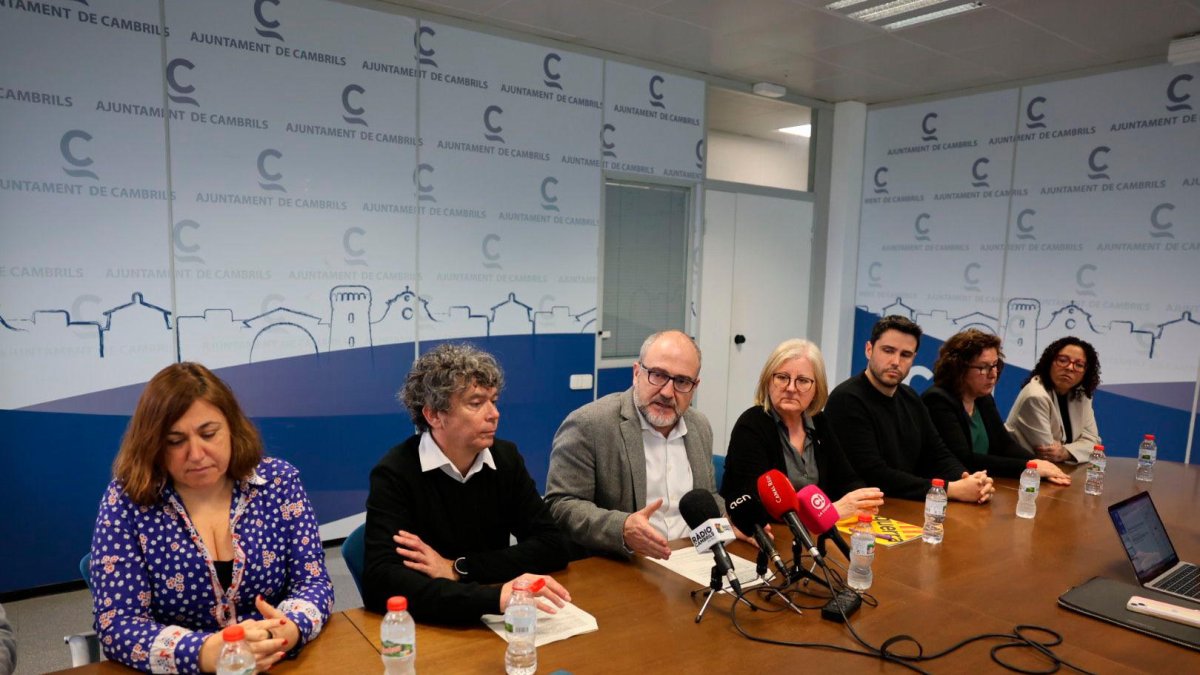 Comparecencia del alcalde y los otros regidores del gobierno.