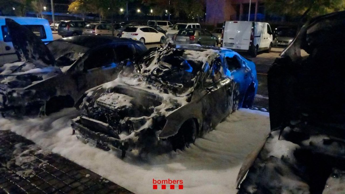 Imagen de los coches quemados en Tarragona.