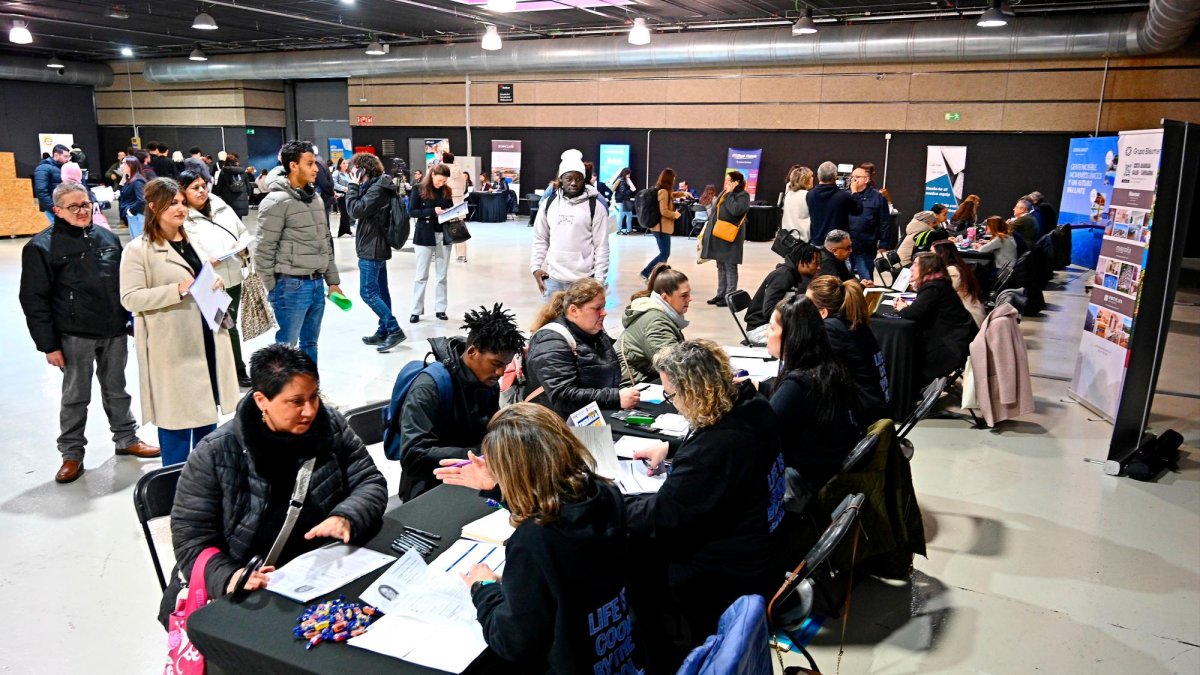 Treballadors i interessats en buscar feina, a l’edició de ‘Treballa al Turisme’ d’aquest 2025.