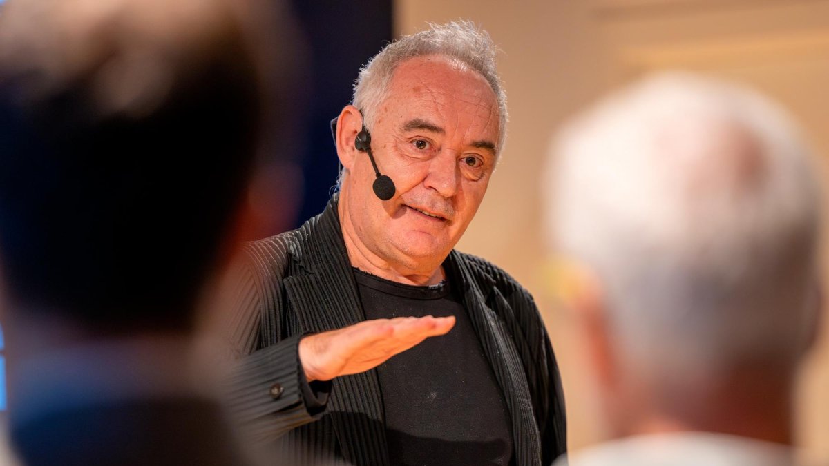 Ferran Adrià, ayer en el Museu del Port, en la charla fruto de la colaboración entre CaixaBank y elBullifoundation.
