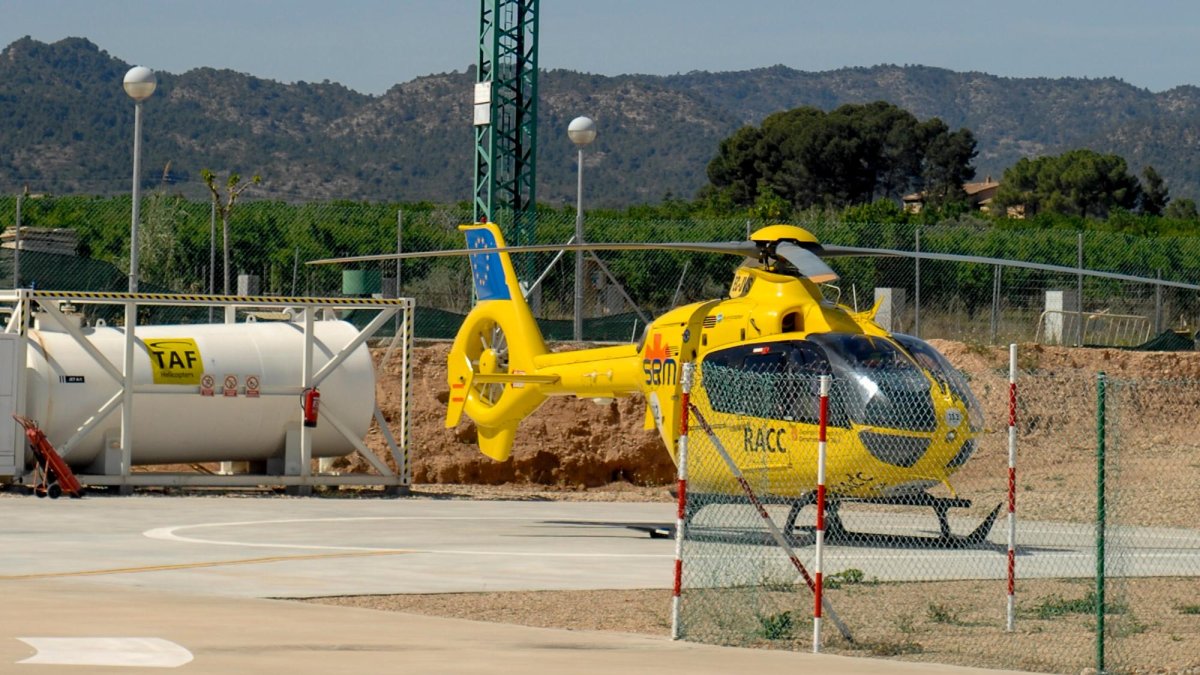 L’helicòpter medicalitzat a la base tarragonina de Móra d’Ebre.