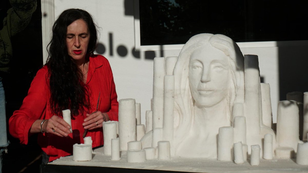 Arenas Posibles imagina escultures experimentant amb la sal ‘màgica’ del Delta