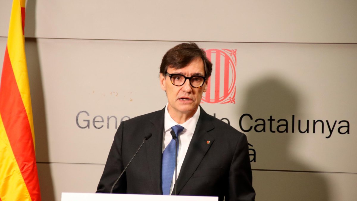 El presidente de la Generalitat, Salvador Illa, durante una intervención ante los medios en la Casa de la Generalitat en Perpiñán.