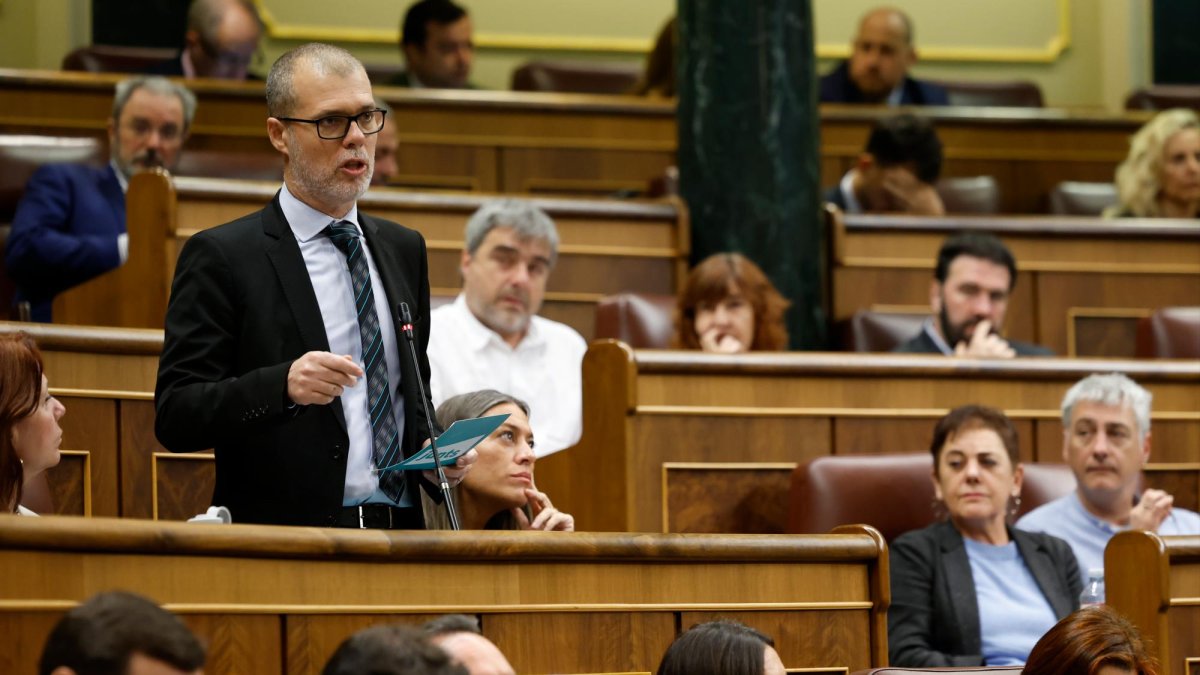 El diputado de Junts, Josep Maria Cruset, durante su intervención en el pleno del Congreso que se celebra este jueves.