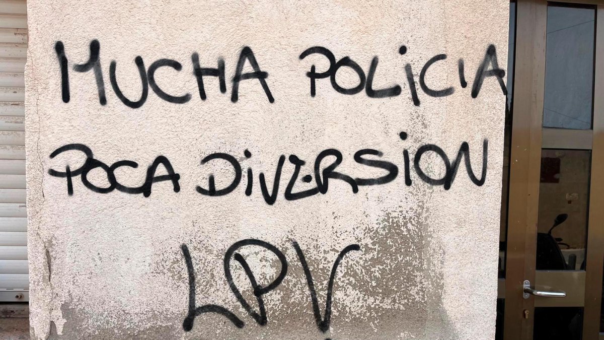 Una de las pintadas aparecidas en Banyeres.