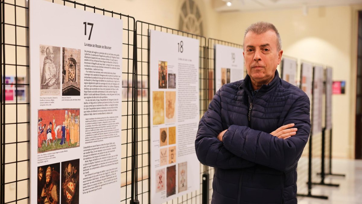 Jordi Romero, a l’exposició ‘Una rosa és una rosa’ del Palau Bofarull.