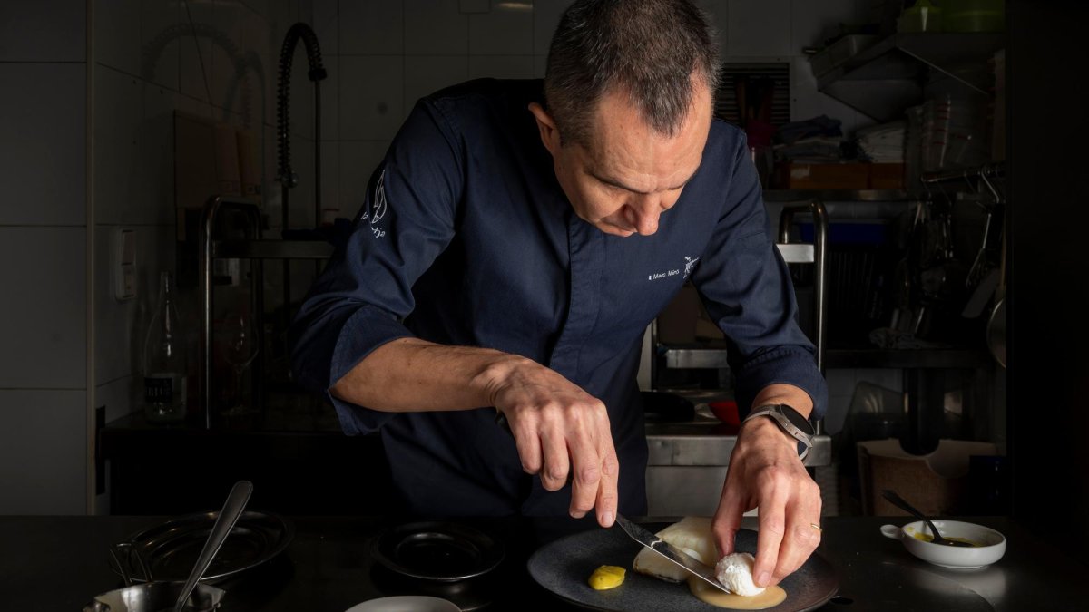 Marc Miró es el cocinero y propietario del Restaurant La Llotja en L’Ametlla de Mar.