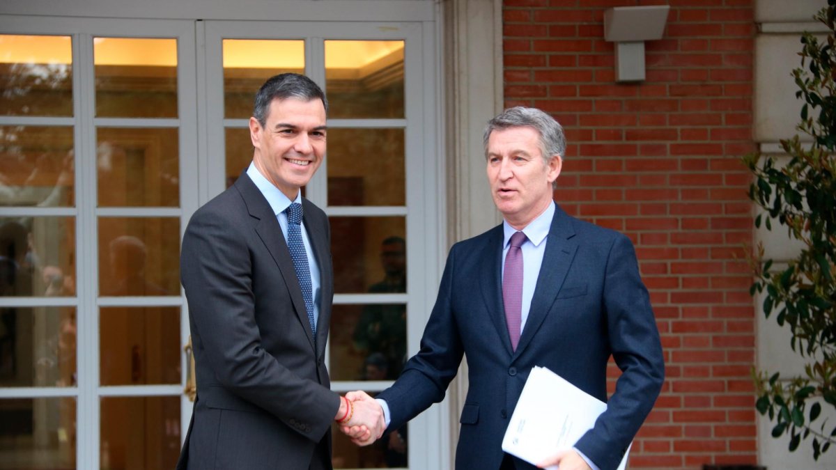 El presidente del Gobierno, Pedro Sánchez, y el líder del PP, Alberto Núñez Feijóo.