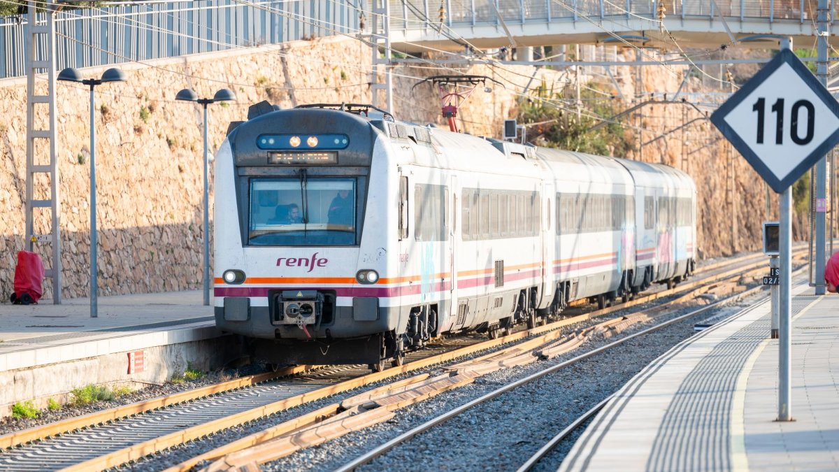 Un tren en marcha este lunes 3 de marzo.
