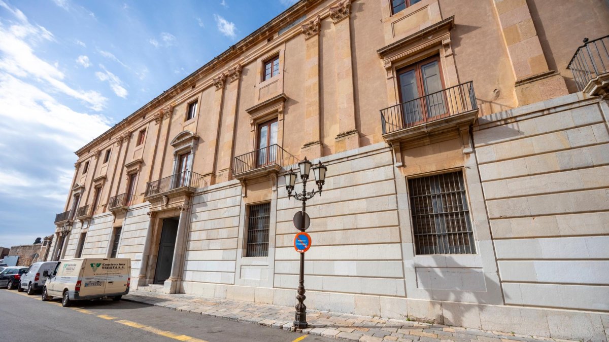 Cada tercer lunes de mes, los sacerdotes de Tarragona se encuentran para hacer formaciones.