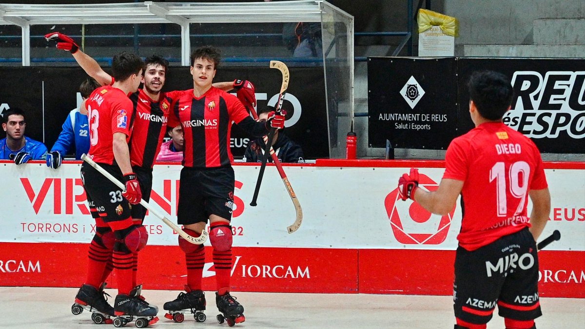 Guillem Jansà. Martí Casas y Ferran Giménez celebran un gol en la Bombonera.