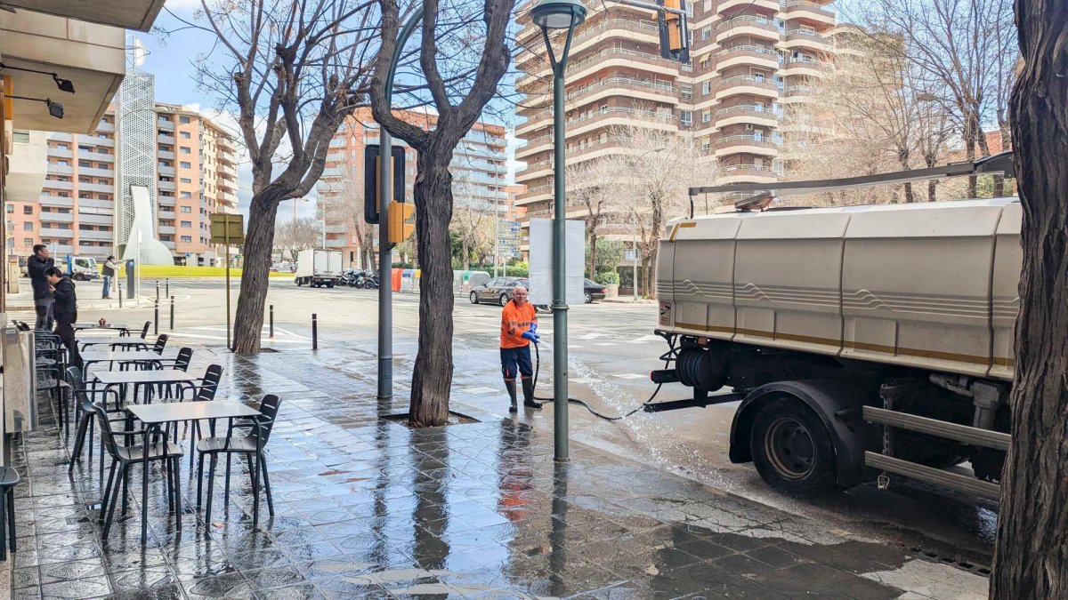 Más de 80 vehículos de la limpieza tienen su vida útil agotada.
