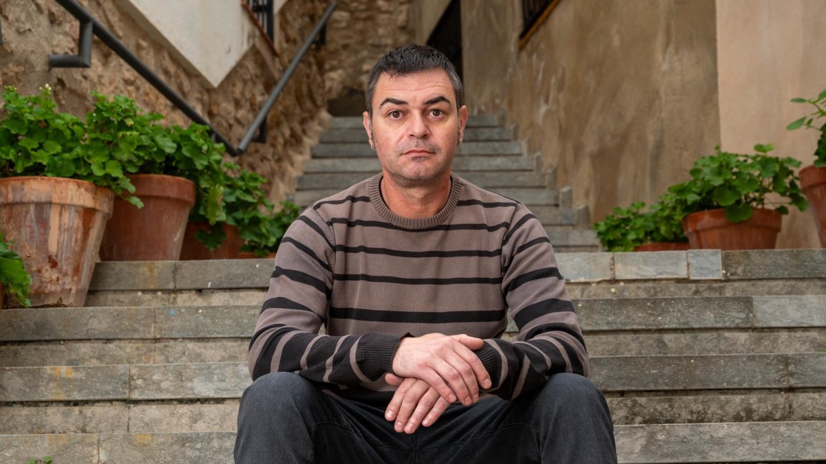 Jordi Gil, paciente de ‘long Covid’ o de Covid persistente, en Tivissa, el municipio en el que reside.