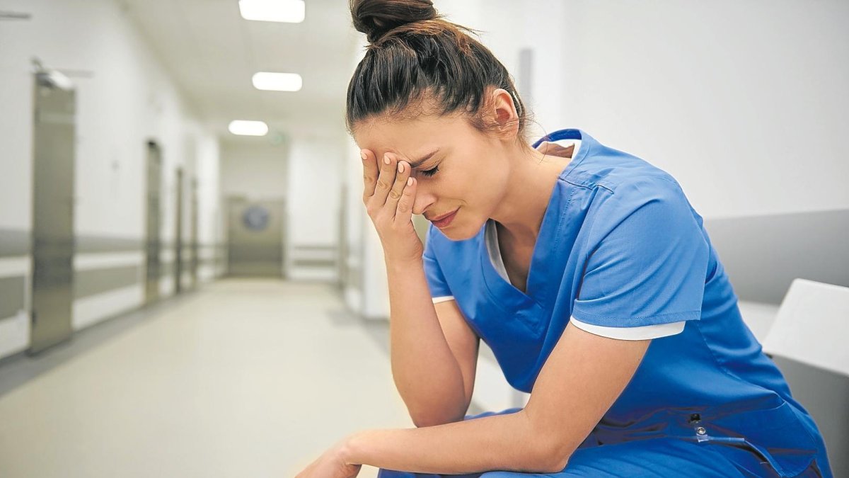 Hay médicos de cabecera que tienen más de 2.000 pacientes bajo su cargo y hacen jornadas maratonianas de 12 horas al día.