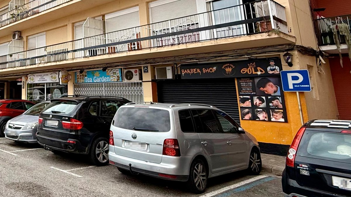 La barbería expedientada por el Departament de Treball de la Generalitat.
