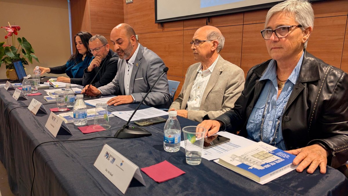 El libro ‘L’Hospital Pere Badia. 200 anys d’un llegat viu’ se ha presentado esta tarde en la Fundació Pere Badia.