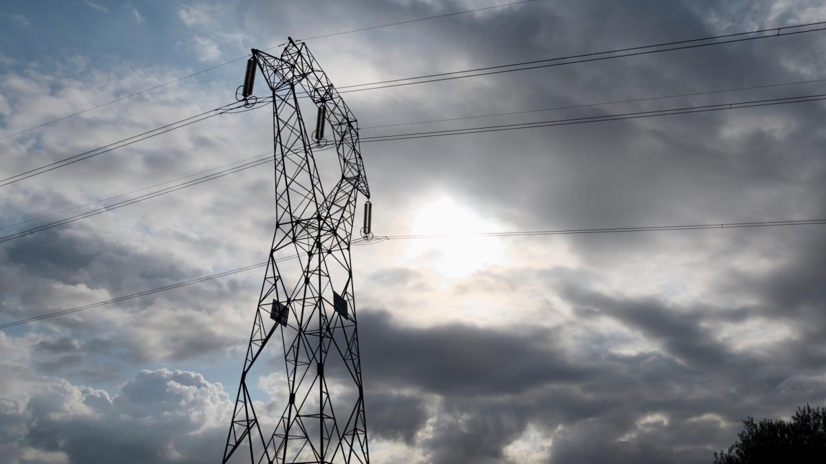 Torre de alta tensión en Terres de l’Ebre.
