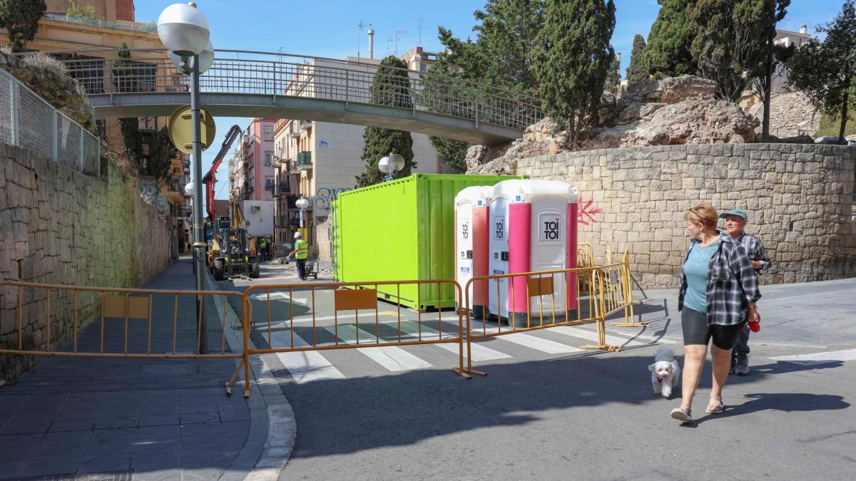 La calle Soler, entre Cardenal Cervantes y Gasòmetre, está cerrada.